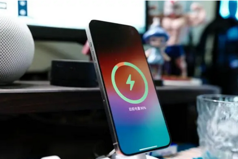 连江苹果15换屏服务分享用什么充电器给iPhone15充电更好 
